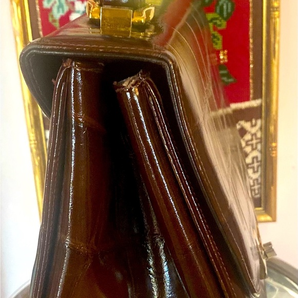 Saks Fifth Avenue Vintage 1960s/70 Brown crocodile embossed leather Handbag. - Picture 3 of 13
